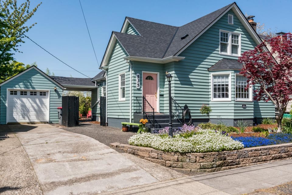 Facade/entrance, Parking, pet friendly