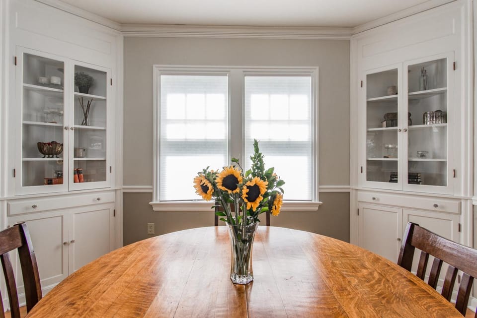 Decorative detail, Dining area, pet friendly