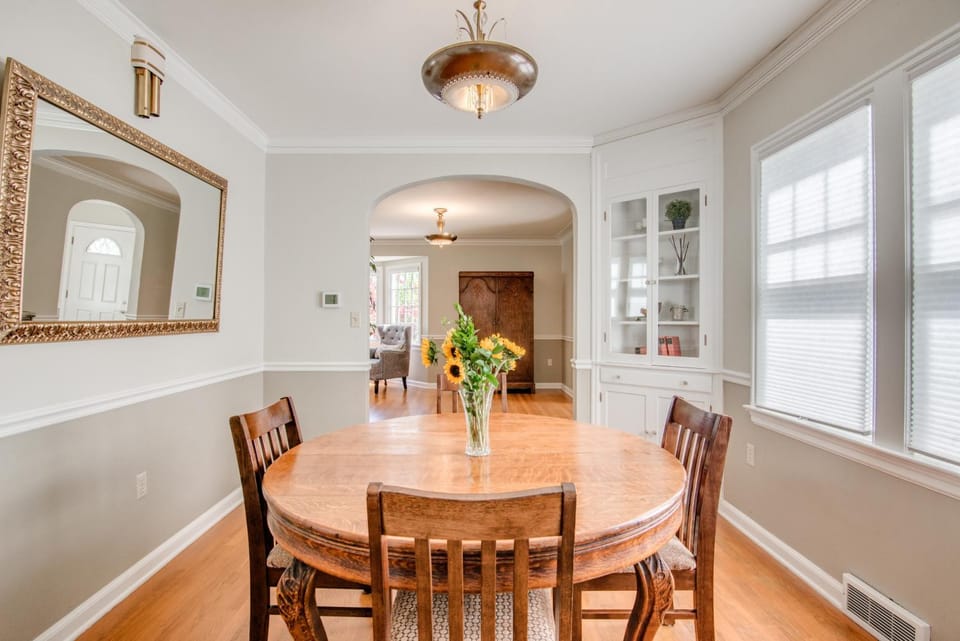 Dining area, pet friendly