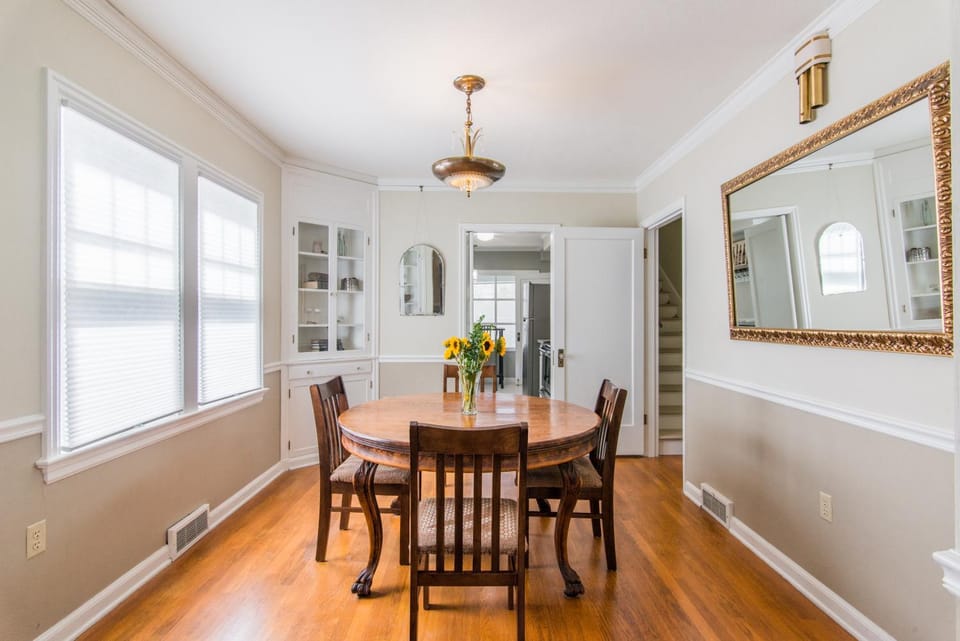 Decorative detail, Dining area, pet friendly, kitchen