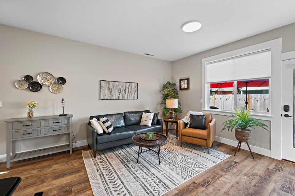 Patio, Living room, Decorative detail, Seating area, fireplace