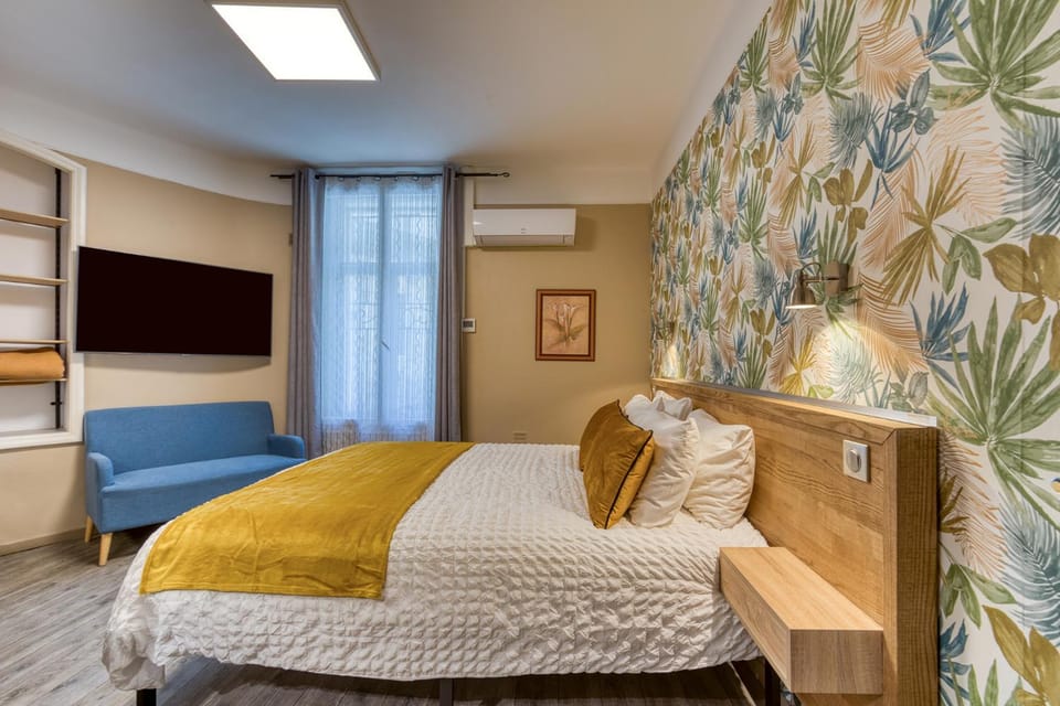 Bed, TV and multimedia, Photo of the whole room, Bedroom, air conditioner