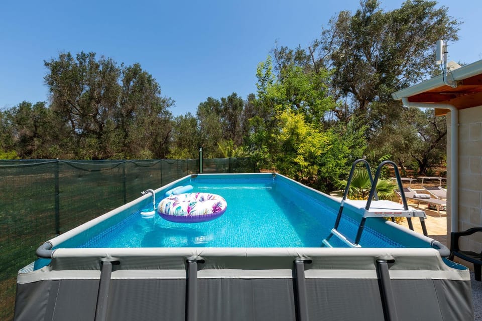 Day, Swimming pool