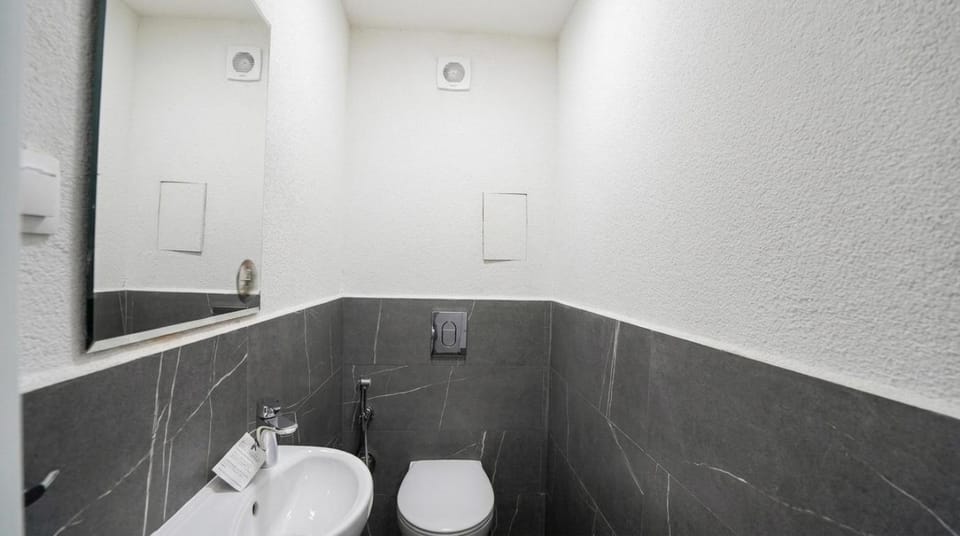 Airport Area Five 3 Kilometers Free Parking Apartment in Sofia