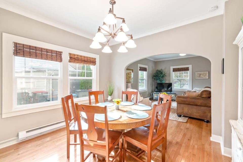 Decorative detail, Dining area, pet friendly
