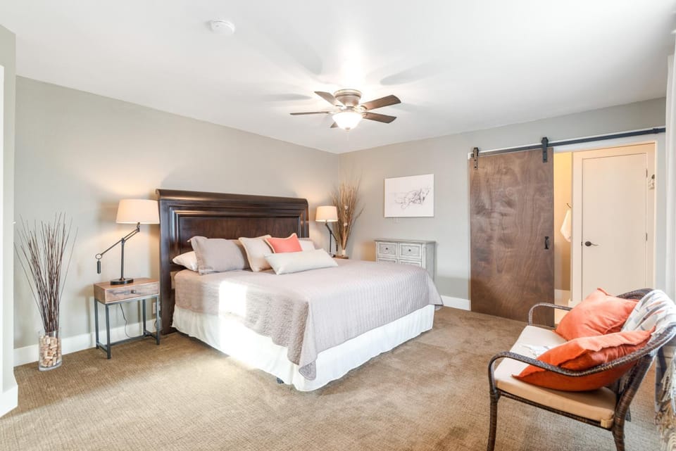 Bed, Bathroom, Seating area, Bedroom, heating, air conditioner