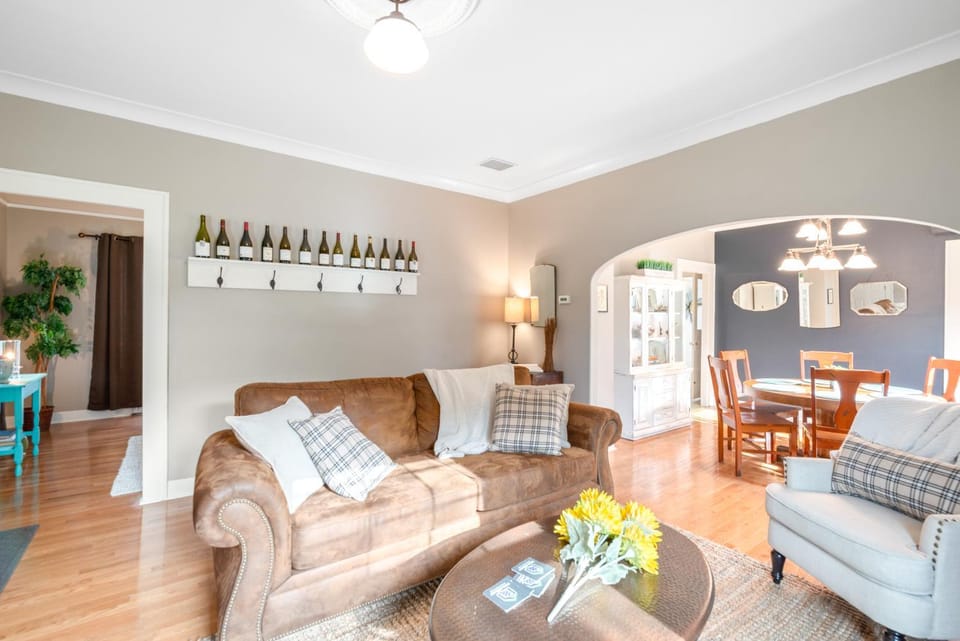 Patio, Living room, Decorative detail, Dining area