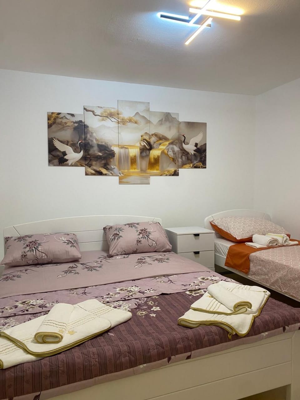 Photo of the whole room, Bedroom