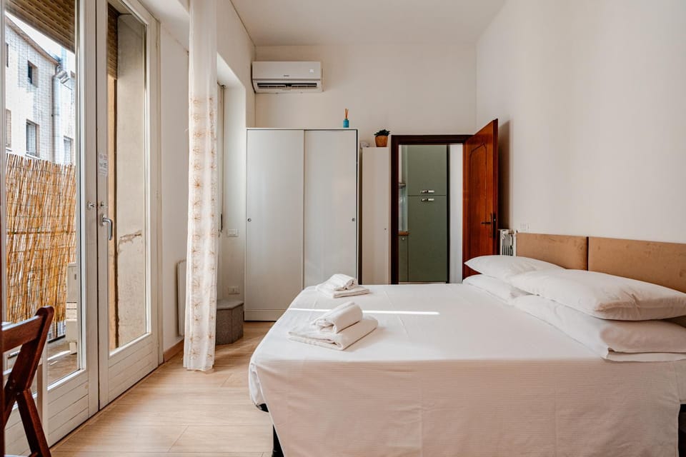 Bedroom, wardrobe, air conditioner