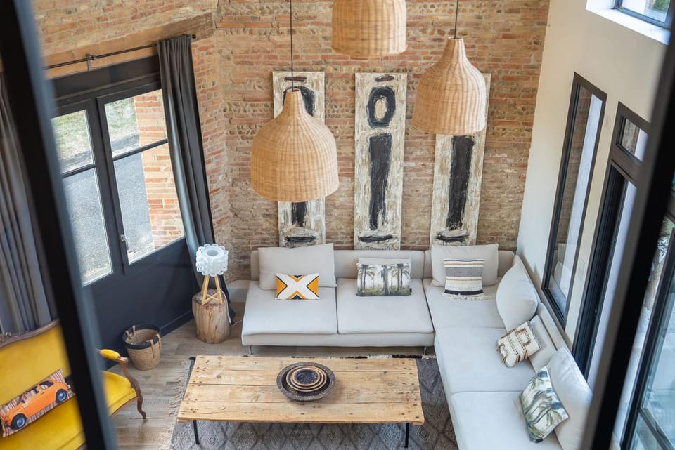 Living room, Seating area, concierge