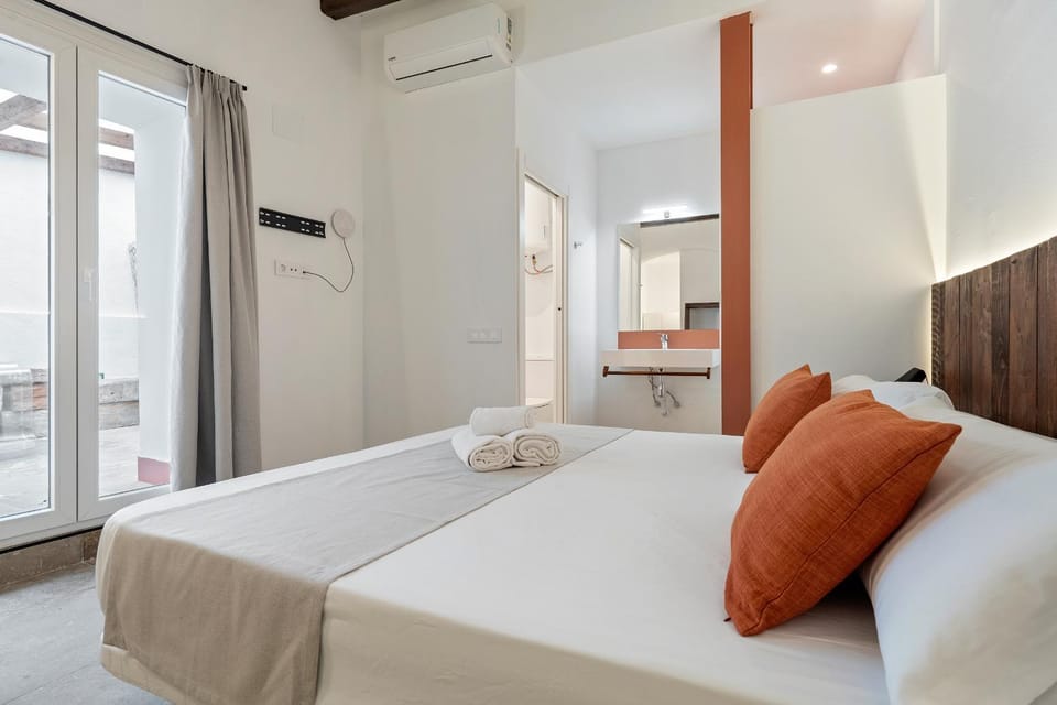 Patio Port ApartSuite con bañera exterior Apartment in Tarragona