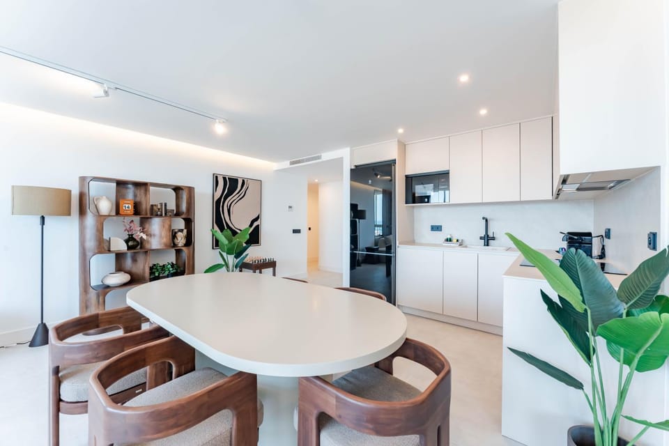 TV and multimedia, Kitchen or kitchenette, Living room, Seating area, Dining area