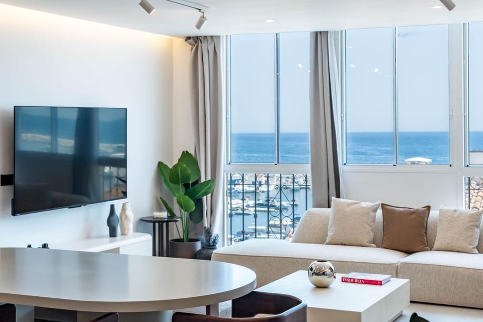 TV and multimedia, Living room, Seating area, Dining area, Sea view, air conditioner