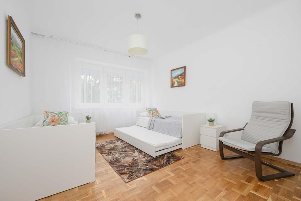 Bed, Photo of the whole room, Seating area, Bedroom