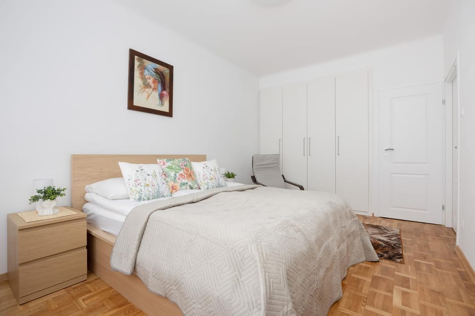 Bed, Photo of the whole room, Bedroom, wardrobe