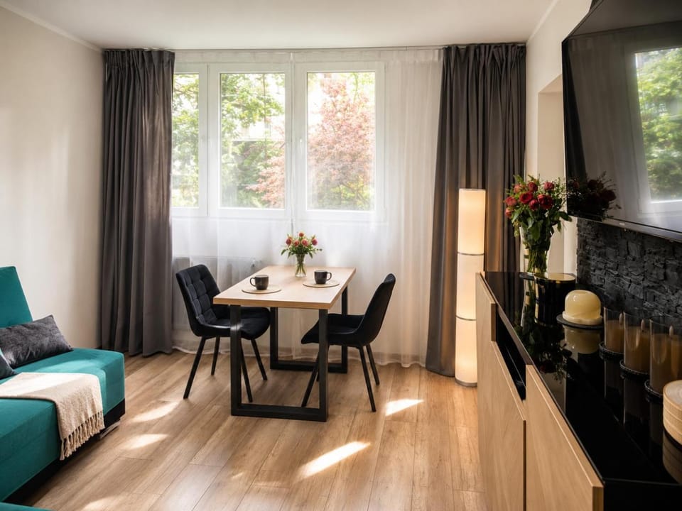Communal lounge/ TV room, TV and multimedia, Living room, Dining area, Bedroom