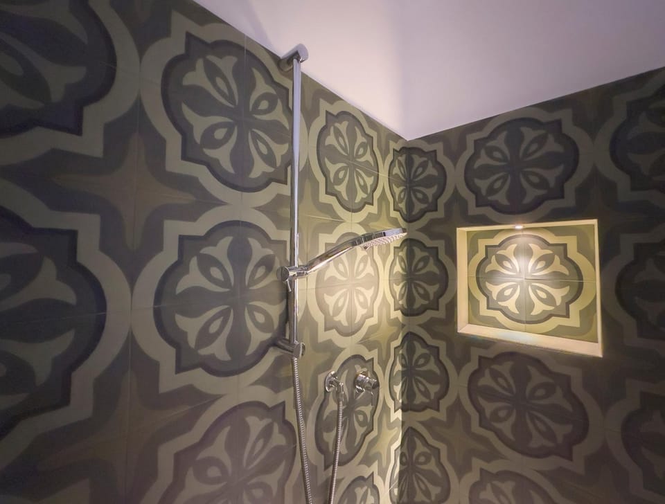 Shower, Bathroom, Decorative detail
