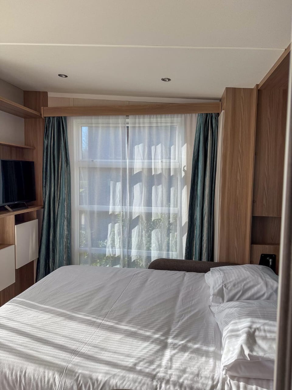 Bed, TV and multimedia