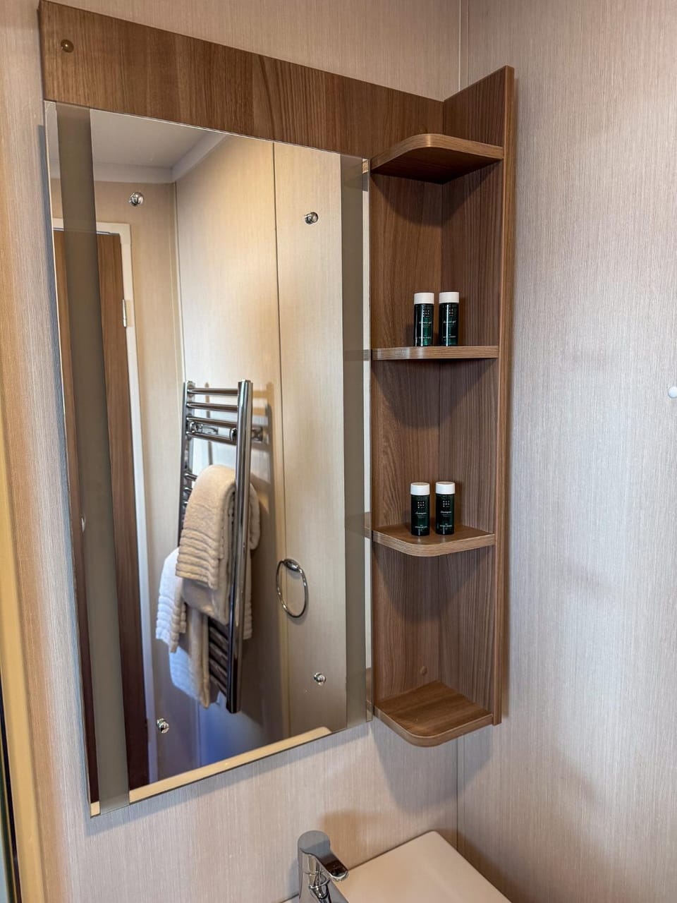 Bathroom, towels