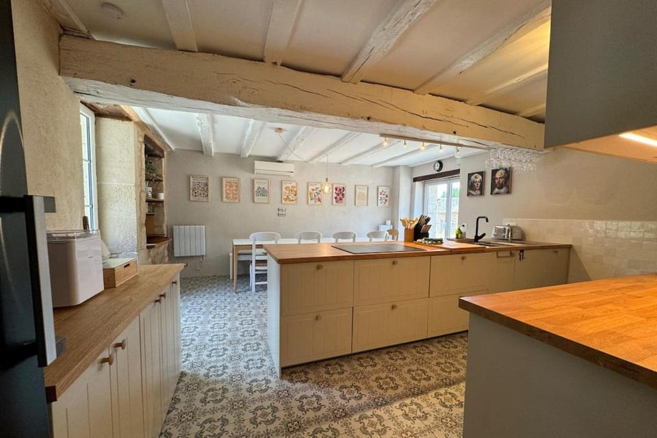 Domaine Lucienne with pickleball court House in Nouvelle-Aquitaine