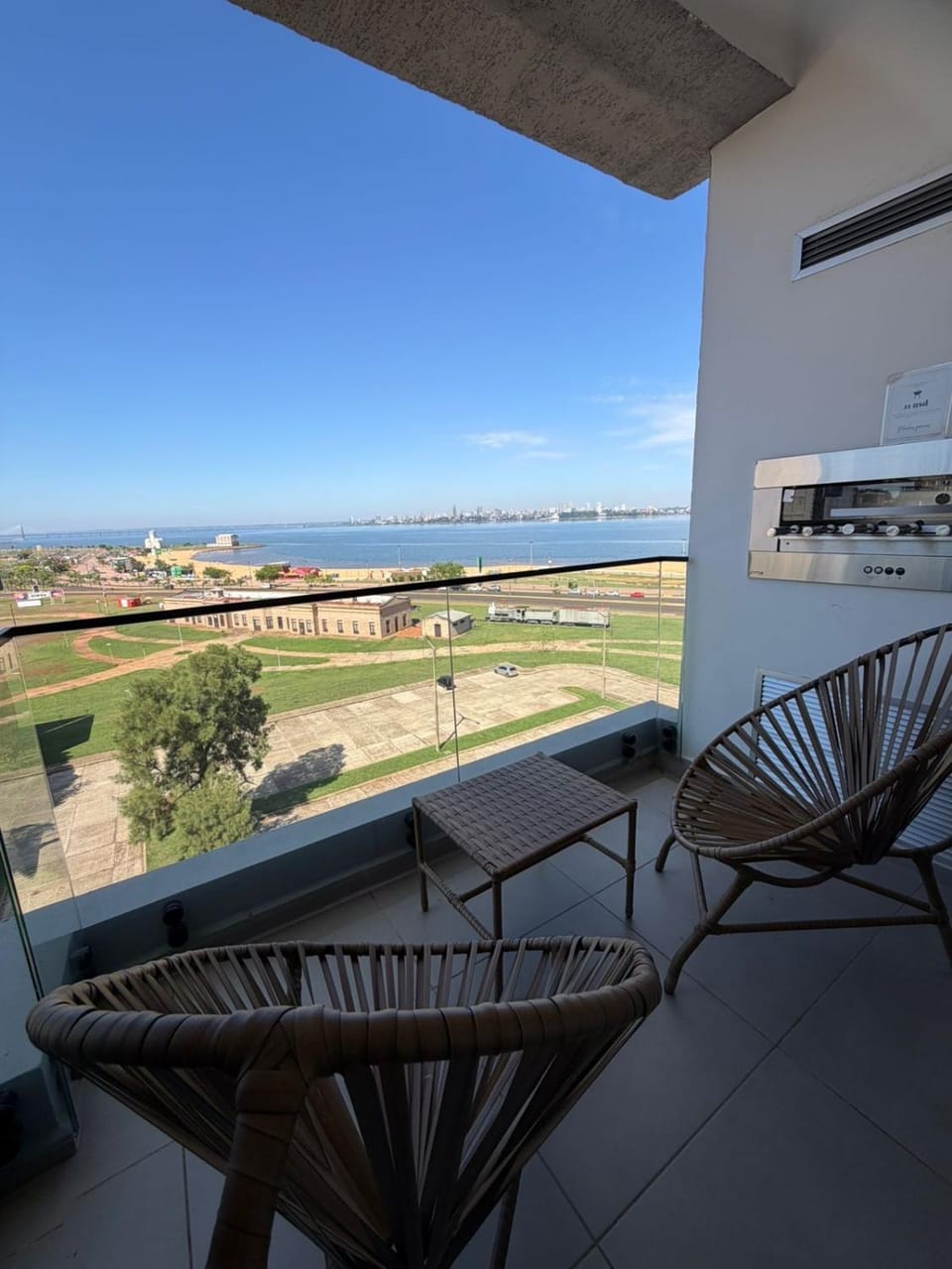 Bello y Cómodo Apartamento con Vista a la Playa en Edificio Vivo Costanera con Parking Apartment in Misiones Province, Argentina