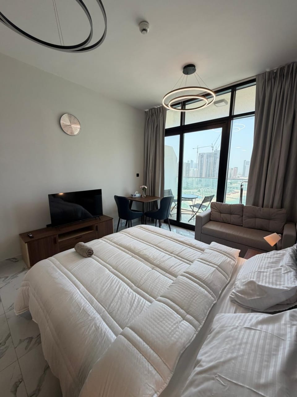 Luxury Canal View Studio Prime Location Apartment in Abu Dhabi