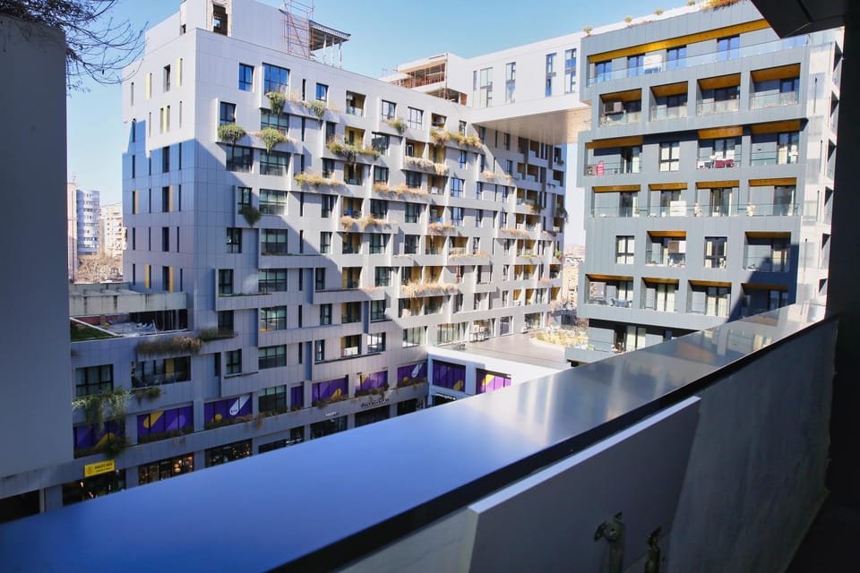 Property building, Day, View (from property/room), Balcony/Terrace, City view, Location