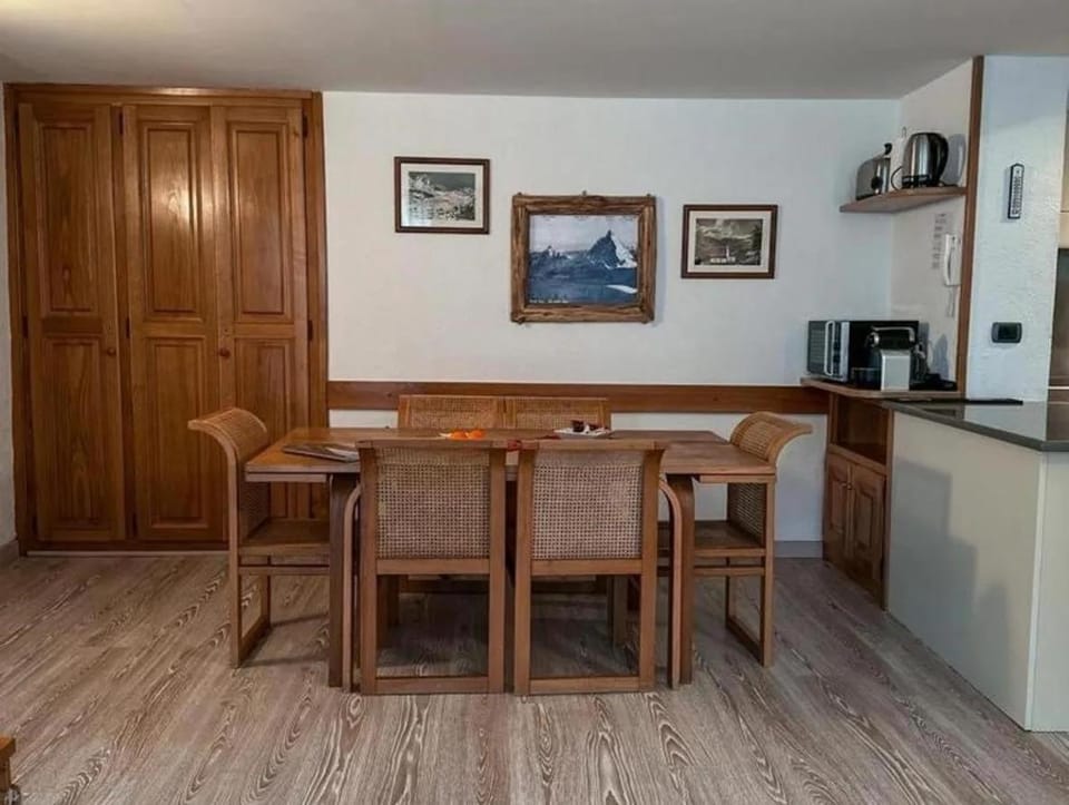 Dining area, Lunch