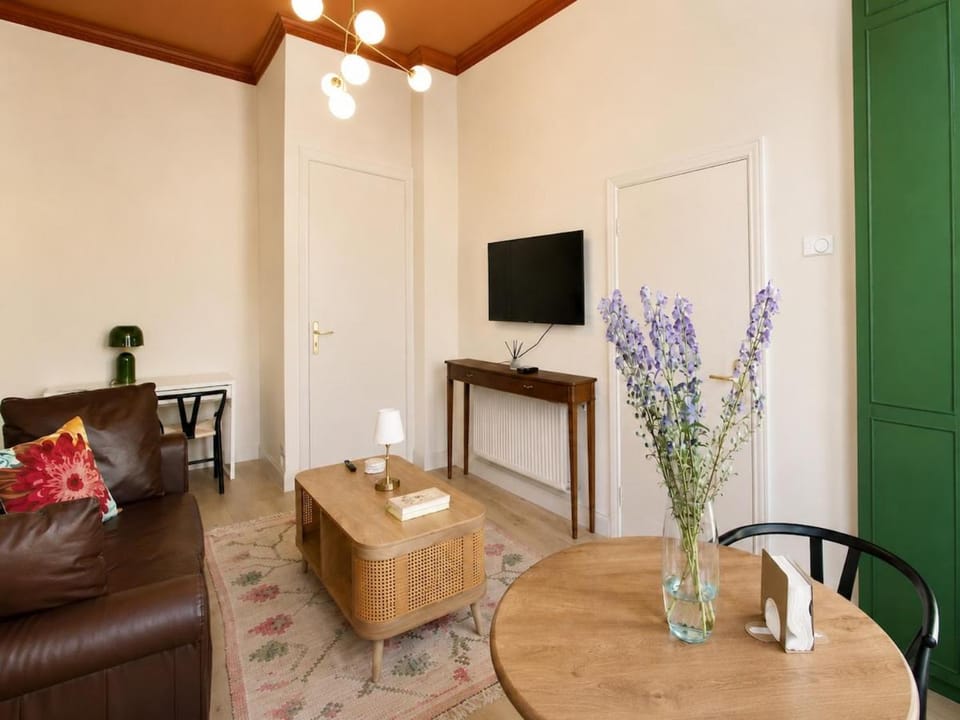 Notting Hill's Iconic Pink Apartment Apartment in City of Westminster