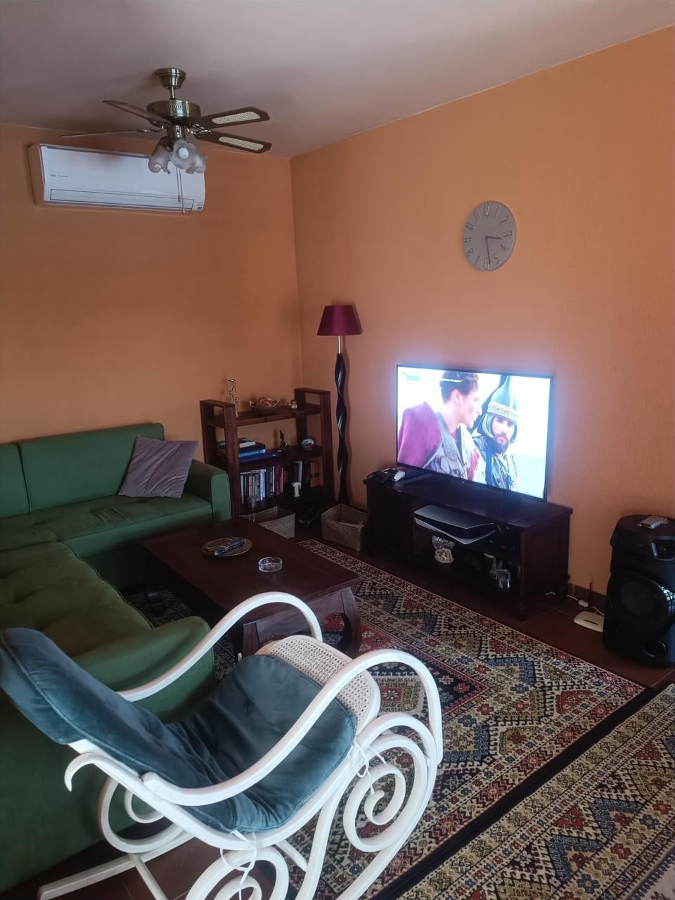TV and multimedia, Living room, Seating area, air conditioner
