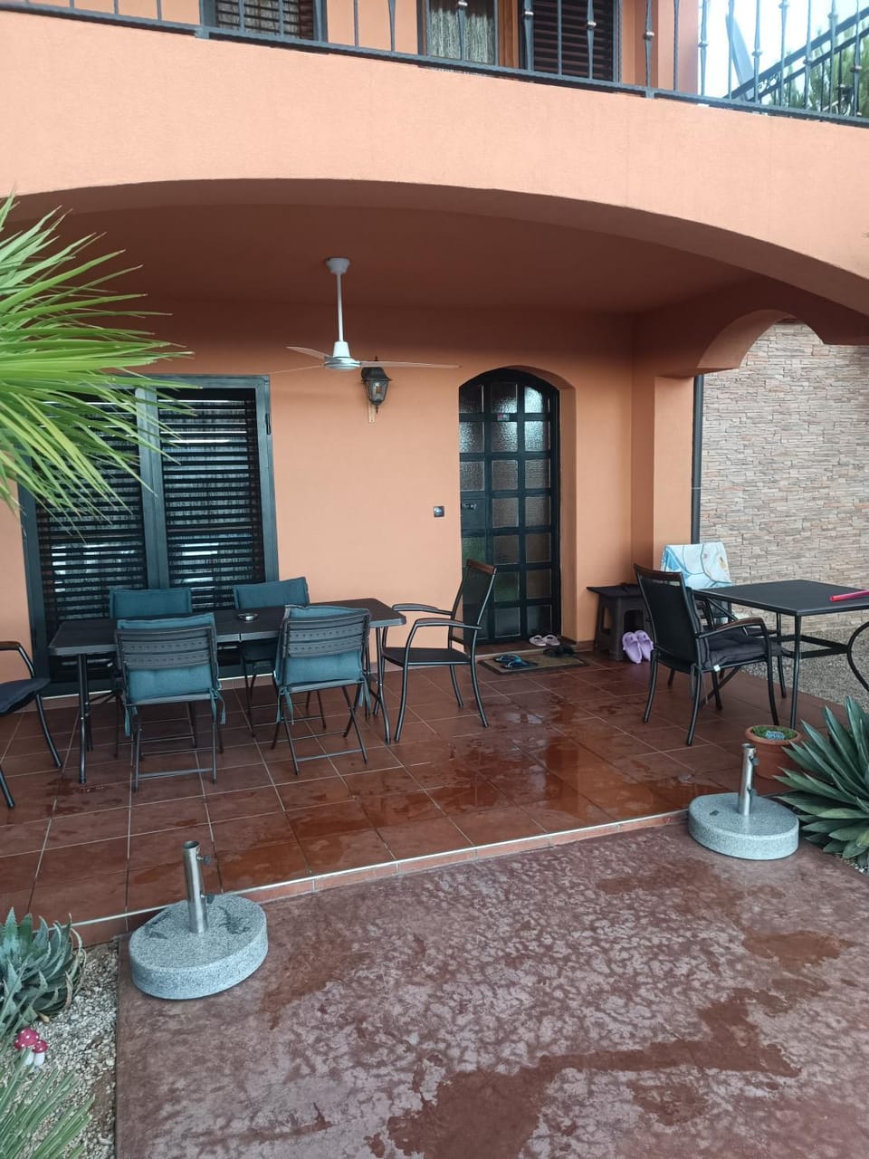 Property building, Balcony/Terrace, Dining area