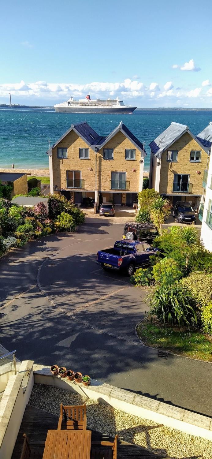 House by the beach -coastal home with sea views Villa in New Forest District