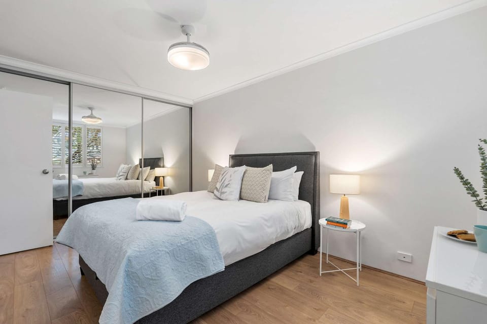 Neutral Bay Escape with Pool Parking and Views Apartment in Forsyth Park
