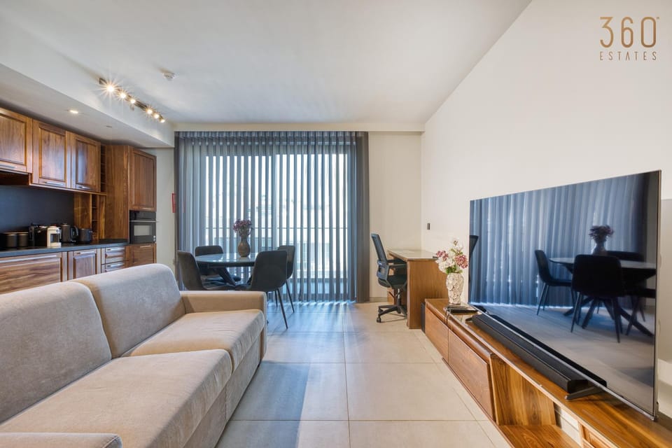 Official Mercury Suite Luxury with Pool and Balcony Apartment in Saint Julians