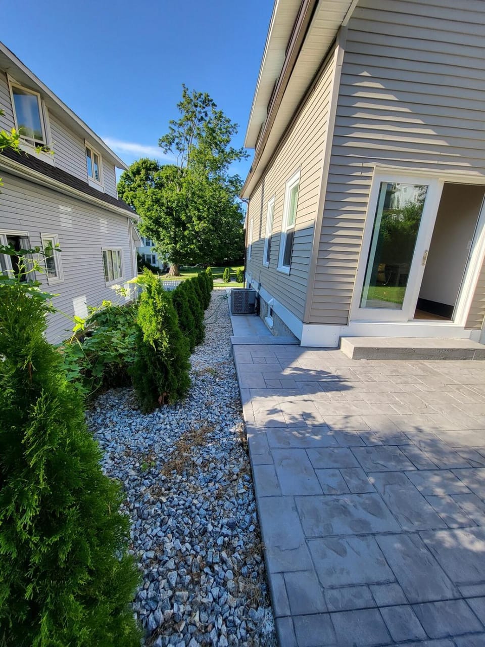 Cheerful 3 bedroom and a sleeper couch in basement House in Worcester