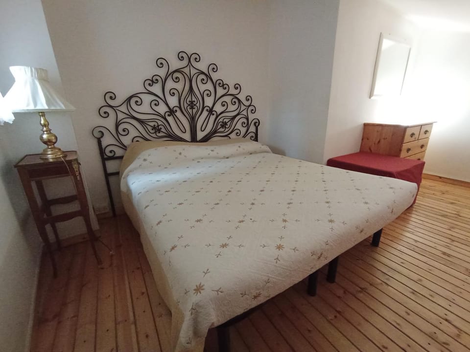 Camporotondo - ampio salone con vista montagne Apartment in Abruzzo