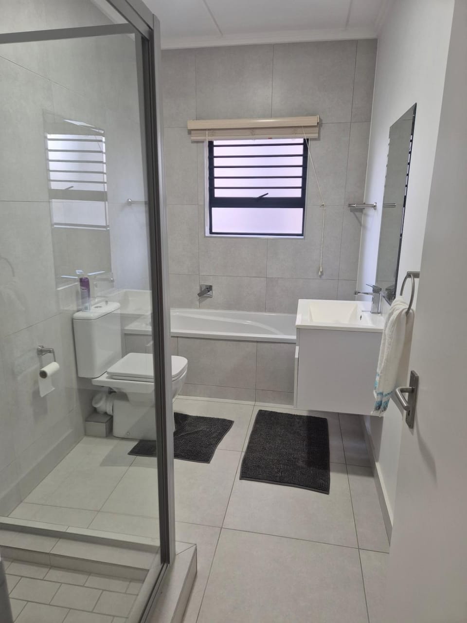 Tranquil Ground Floor Gem Apartment in Sandton