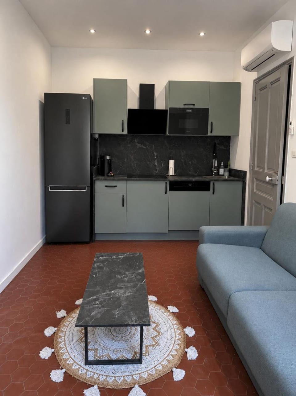 Kitchen or kitchenette, Living room, oven, stove