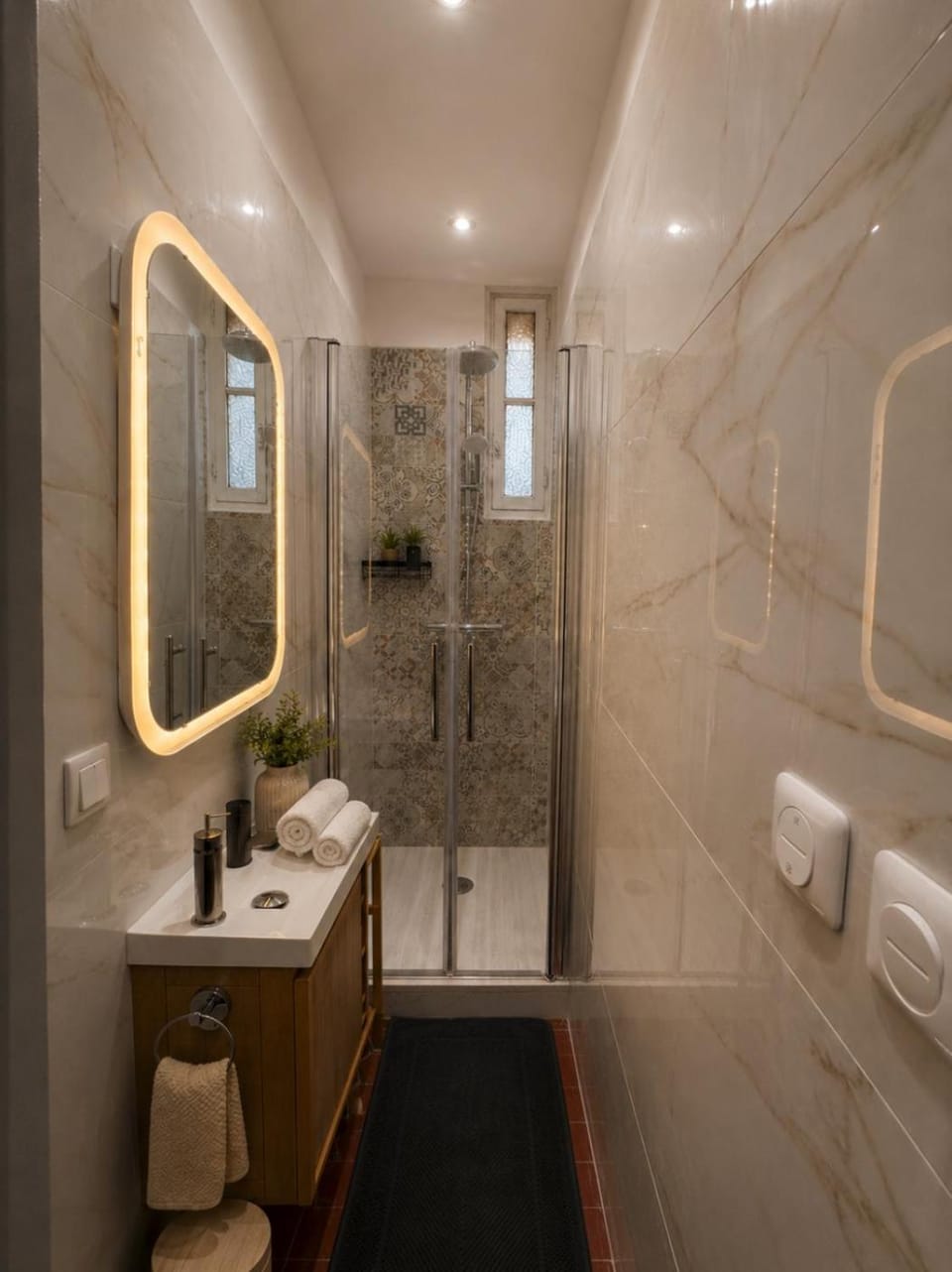 Shower, Toilet, Bathroom, towels