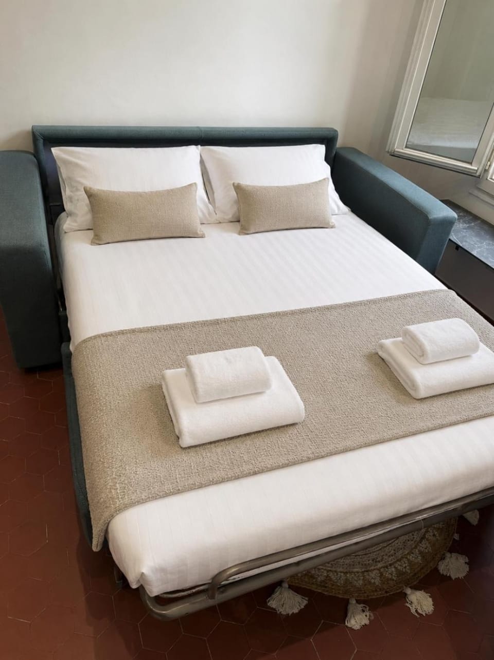 Bed, Living room