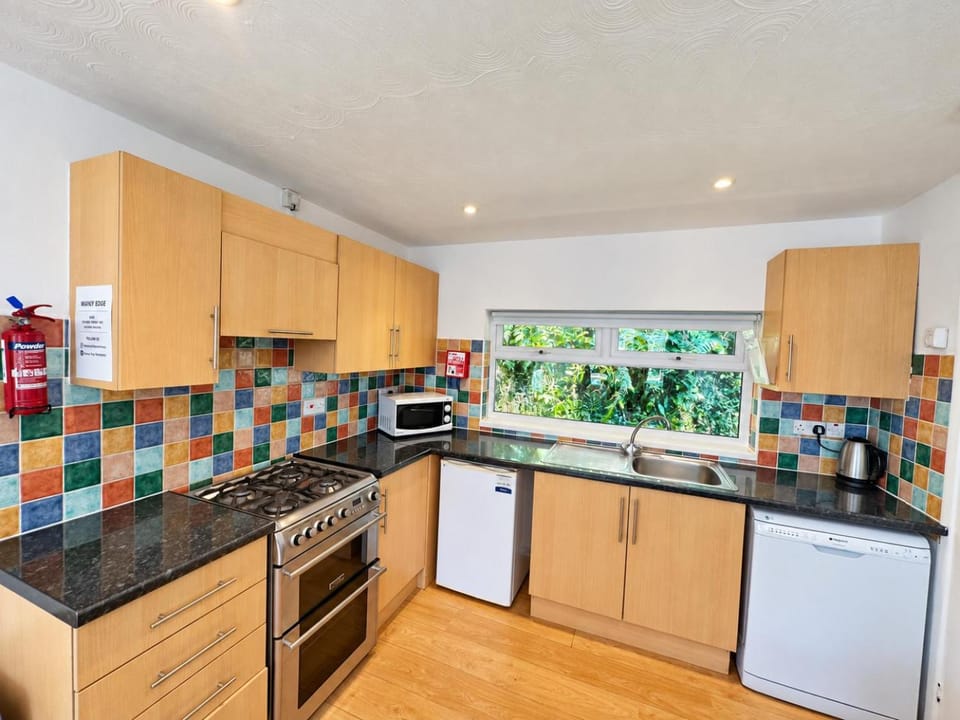 Waney Edge 1 | 2 Bed Chalet Sleeps 6 (Pet friendly) House in Woolacombe