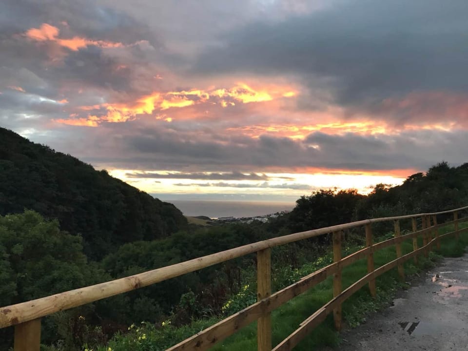 Waney Edge 4 | 2 Bed Chalet Sleeps 6 House in Woolacombe