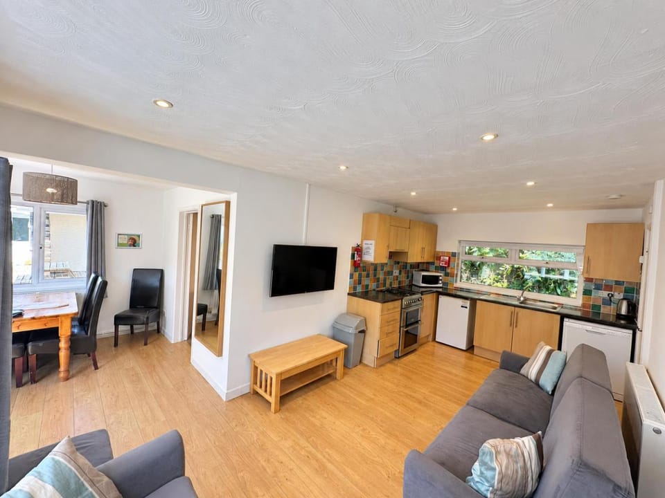 Waney Edge 3 | 2 Bed Chalet Sleeps 6 House in Woolacombe