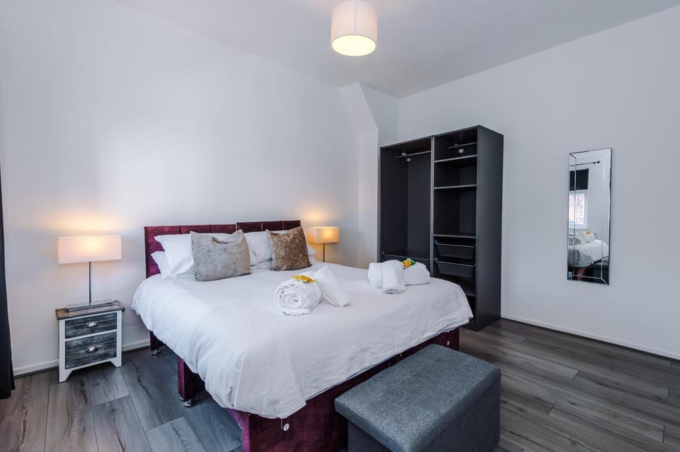 Stylish 2 Bedroom Home Sleeps 4 Apartment in St Helens