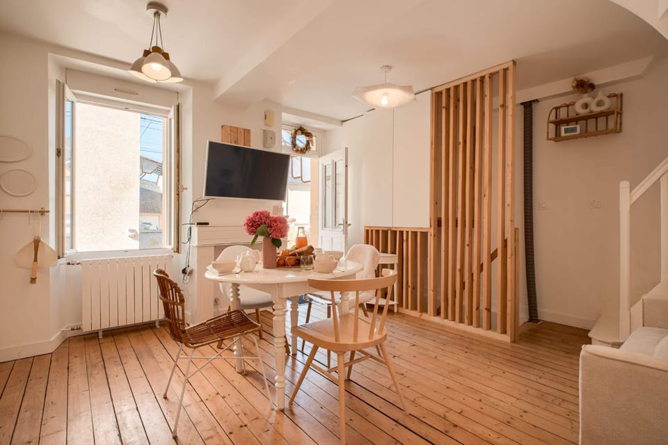 Le Lumineux - Patio - Wifi House in Laval