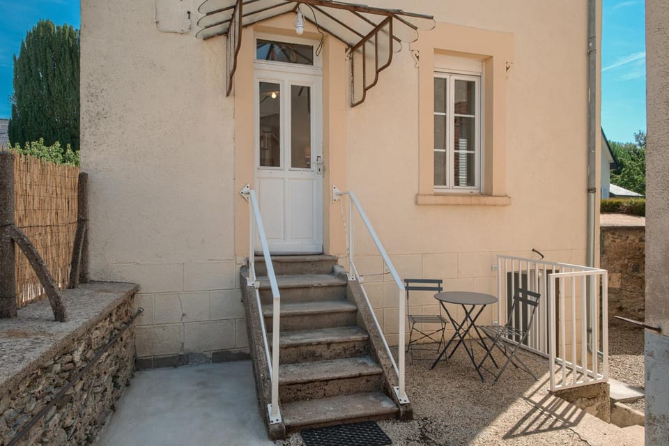 Le Lumineux - Patio - Wifi House in Laval