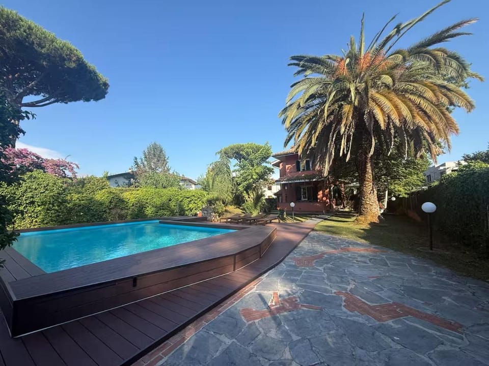 Exclusive villa With Pool and 5 bedrooms Villa in Forte dei Marmi