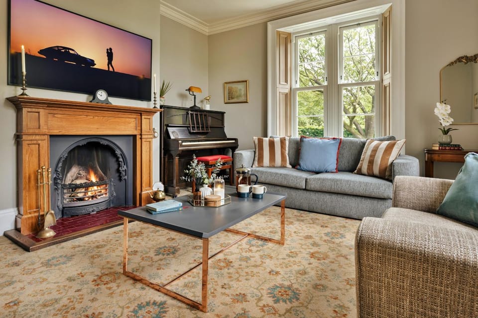 Communal lounge/ TV room, Living room