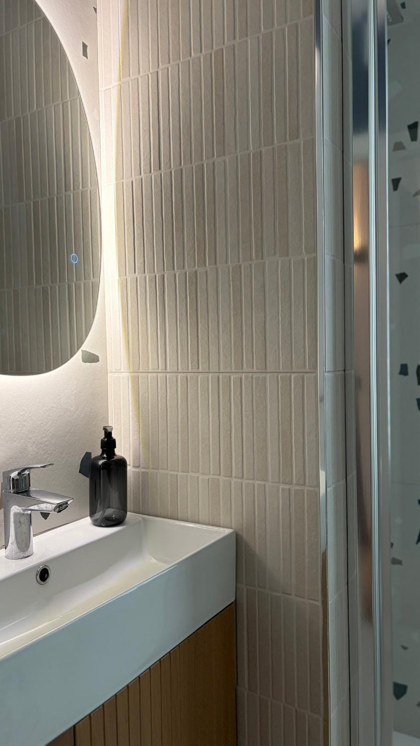 Bathroom, Internal: Not applicable to any particular room