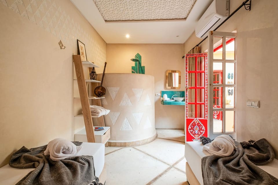 Bathroom, towels